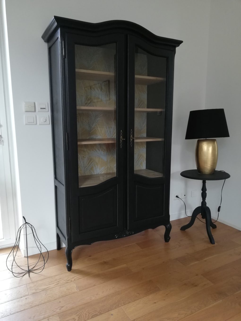 armoire vitrine noire